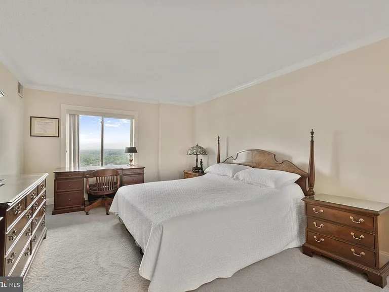 8380 Greensboro Dr #1008 — Photo 10