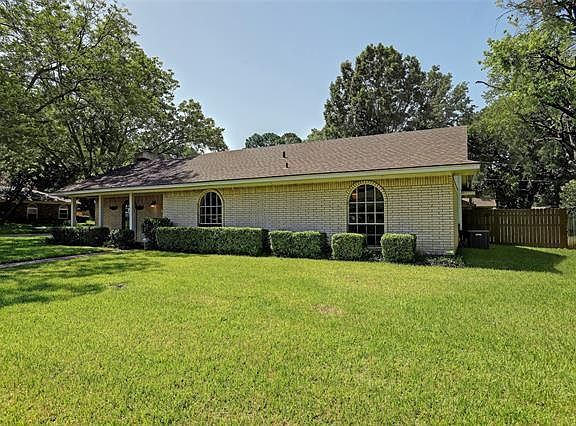 3rd image of 2000 Mosswood Ct