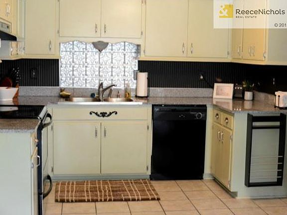 Tastefully Remodeled Kitchen Features Stylish Custom Touches