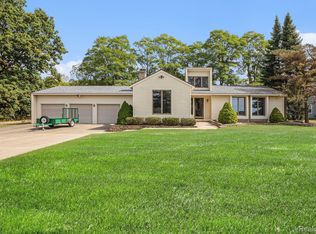 7630 Parkwood Dr, Fenton, MI 48430