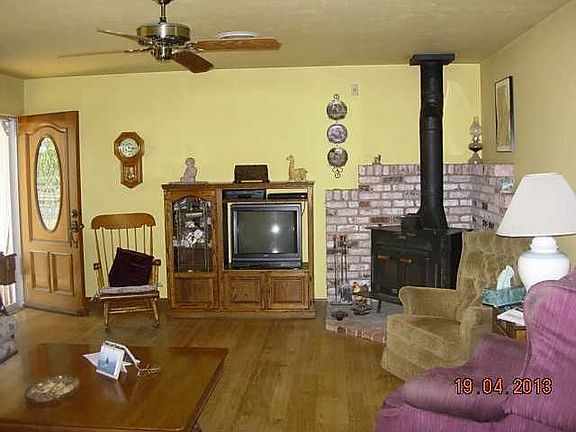 4th image of 8851 Sinnard Ave