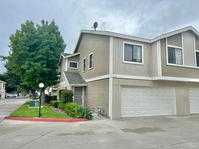 7893 Cerritos Ave — Photo 31