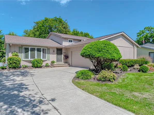 20516 Village Green Dr, Strongsville, OH 44149