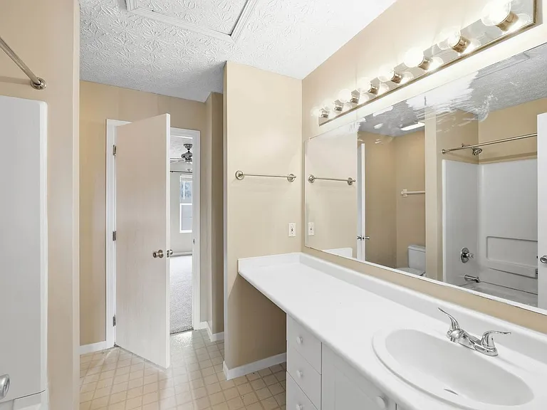 4659 Parrau Dr — Photo 15