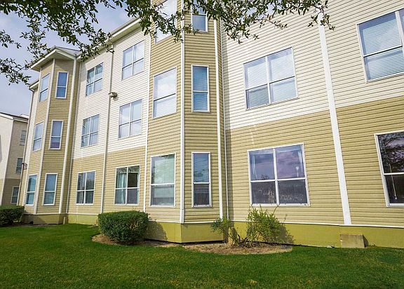 3rd image of 3560 Dixie Dr APT 421