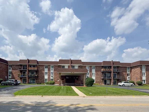 850 S Lorraine Rd APT 2C, Wheaton, IL 60189