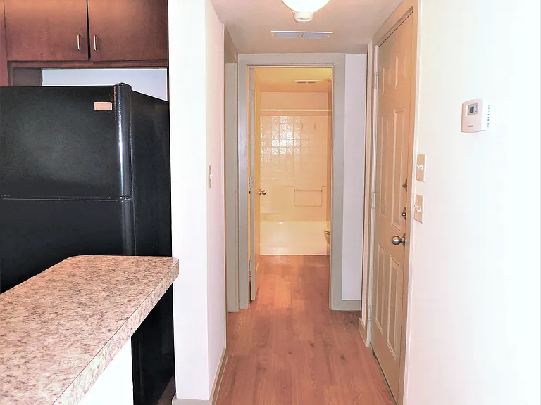 1512 N Elm St #302 — Photo 5