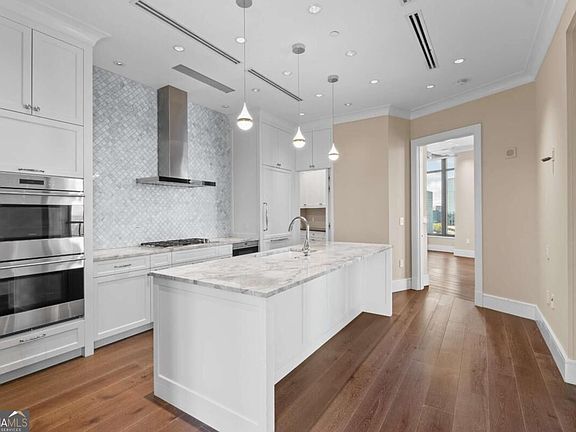 5th image of 3376 Peachtree Rd NE APT 35A