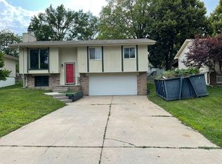 7410 Ivy Lane Dr, La Vista, NE 68128