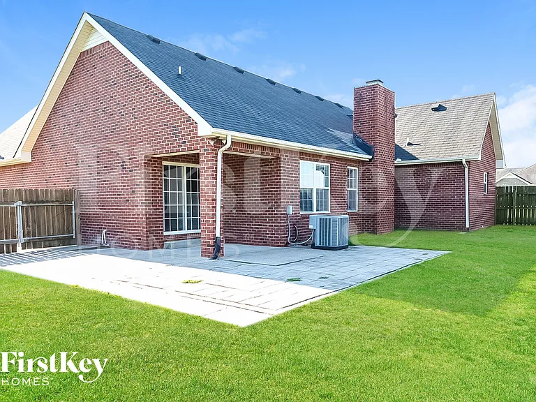 8117 Bostic Dr — Photo 15