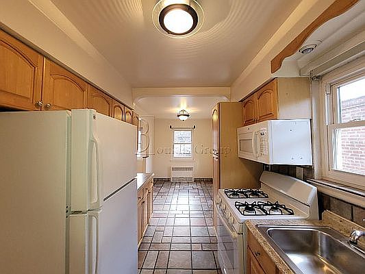 4th image of 2807 33rd Ave Floor 2
