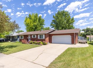 610 Appletree Ln, Moorhead, MN 56560