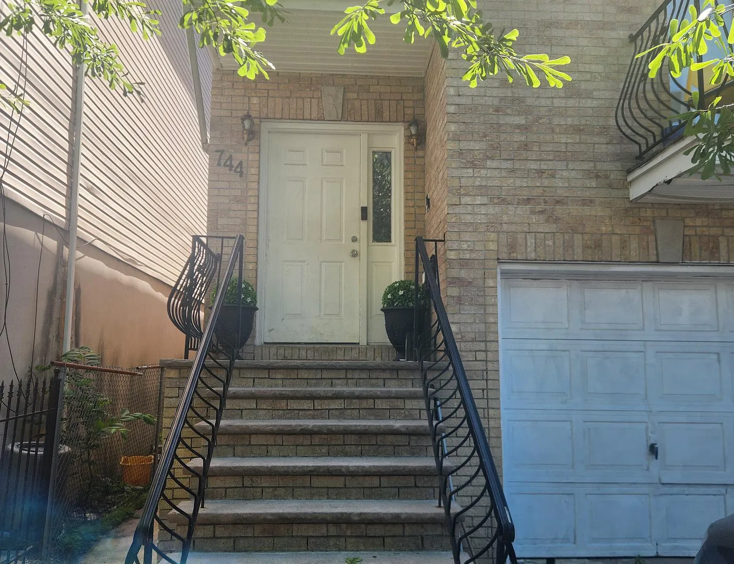 3 bed, $2,700 — Photo 1