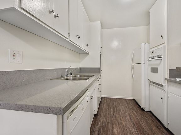 4th image of 17950 Burbank Blvd APT 36