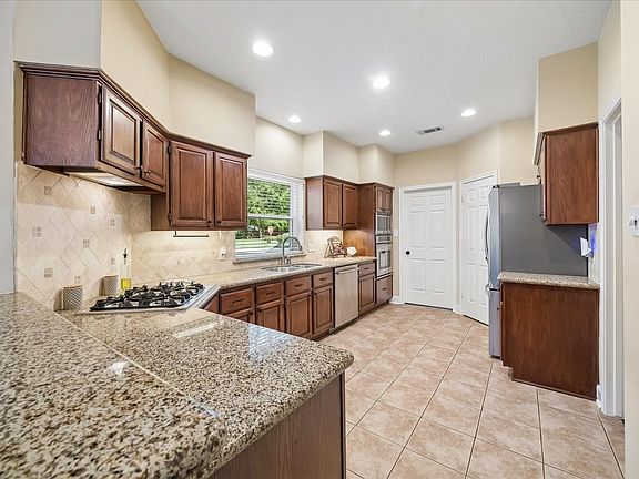 5th image of 5127 Shady Maple Dr