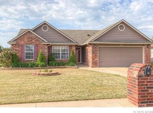 616 W Redwood St, Coweta, OK 74429