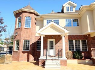 2 Terrace Park Ln, New Rochelle, NY 10805