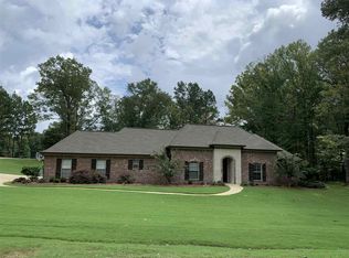201 Bellechase Dr, Clinton, MS 39056