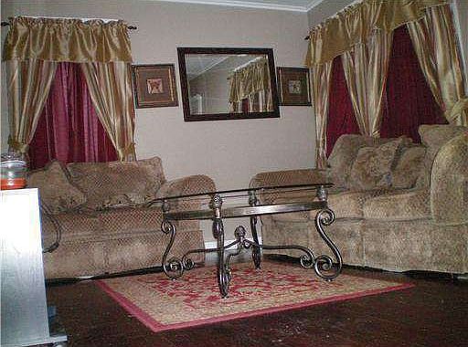4th image of 400 Harang Ave