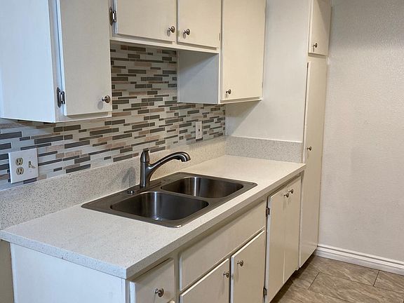 3rd image of 928 S Cypress Ave APT 16