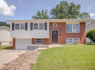 308 Hand Dr, Godfrey, IL 62035