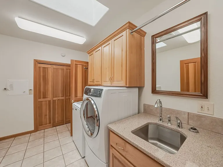 637 NW Silver Buckle Rd — Photo 30