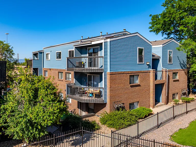 Parkside Apartments — Photo 12