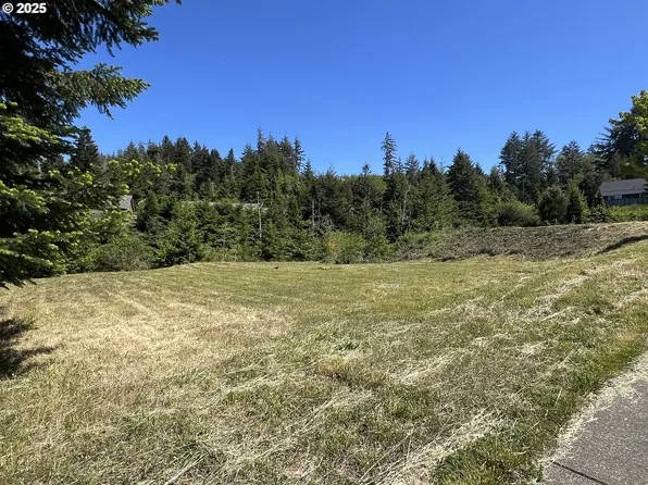 2249 Timberline Dr #24, Coos Bay, OR 97420