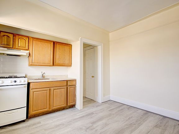 3rd image of 51 Georgia Ave APT 4