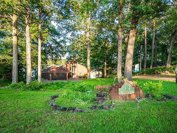 4th image of 1612 W Lake Dr