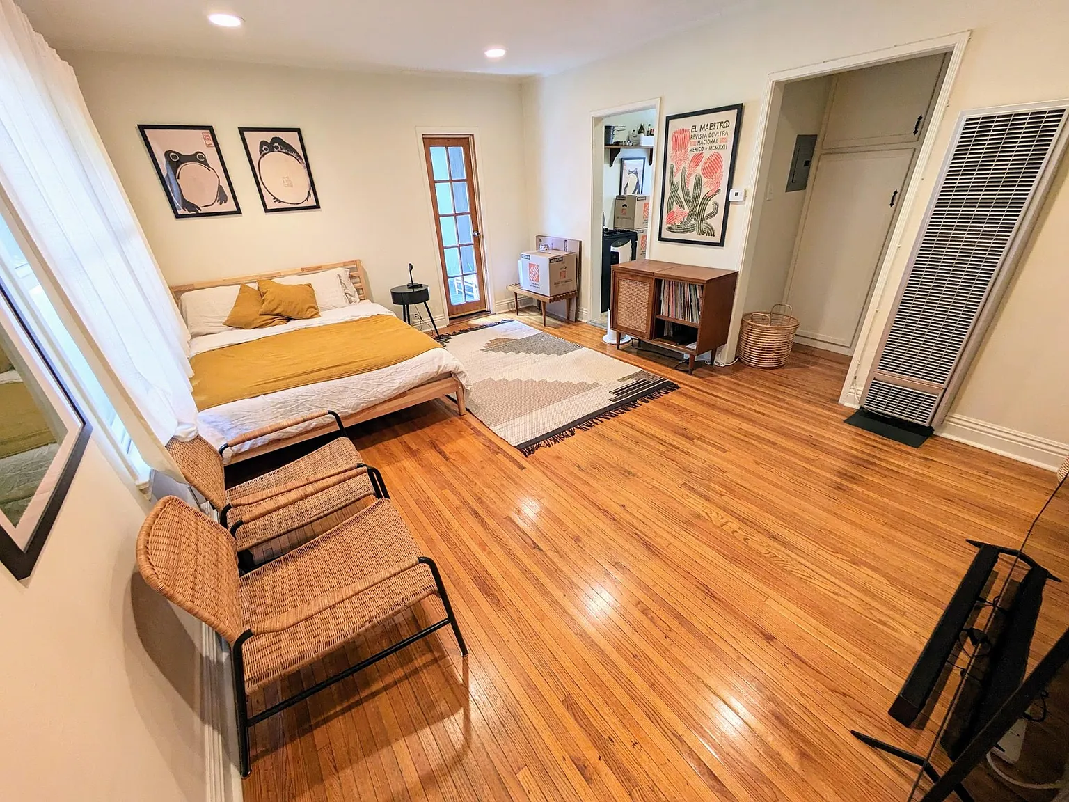 Studio, 360 sqft, $2,000 — Photo 1