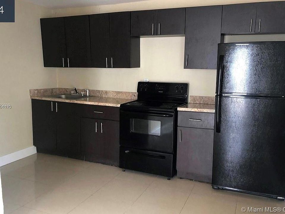 2nd image of 2820 SW 13th St #3