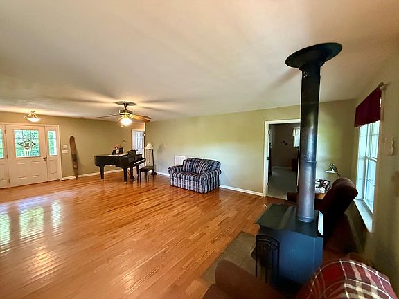 4th image of 448 Soap Ridge Rd