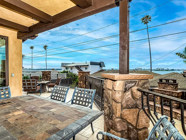 3658 Buena Vista St — Photo 32