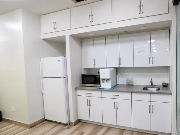 38-08 Union Street image 15 of 16