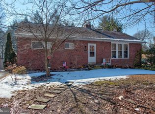 18 Pilgrim Dr, Lancaster, PA 17603