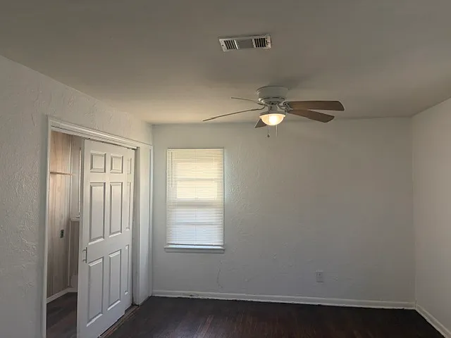 3 bed, 1.5 bath, 955 sqft, $1,050 — Photo 3
