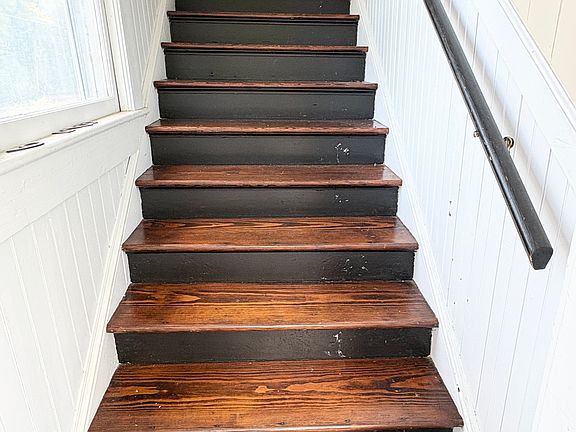 2nd image of 658 W 2nd St #658