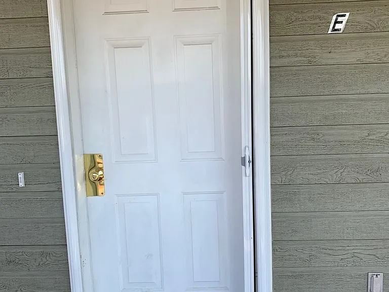 916 Shirley Pl #E — Photo 15