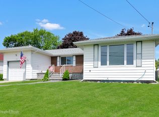 120 E Belle Terre Ave, Lindenhurst, NY 11757