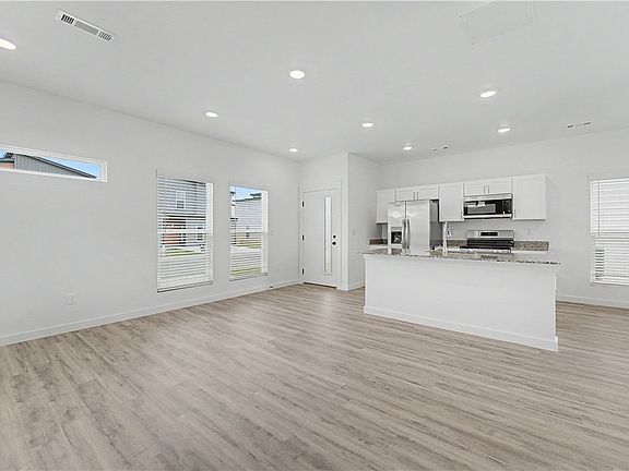 5th image of 551 Solar St