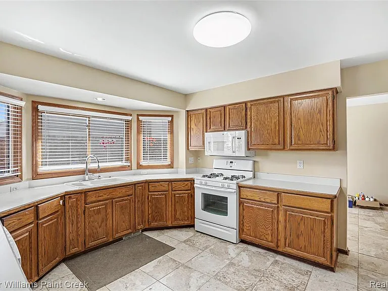 4847 Bayleaf Dr — Photo 7