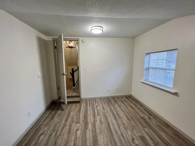 421 S Chestnut St — Photo 17