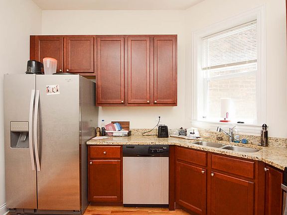 2nd image of 2955 N Milwaukee Ave #3