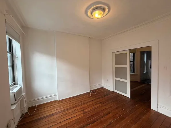 224 West 16th Street image 1 of 4