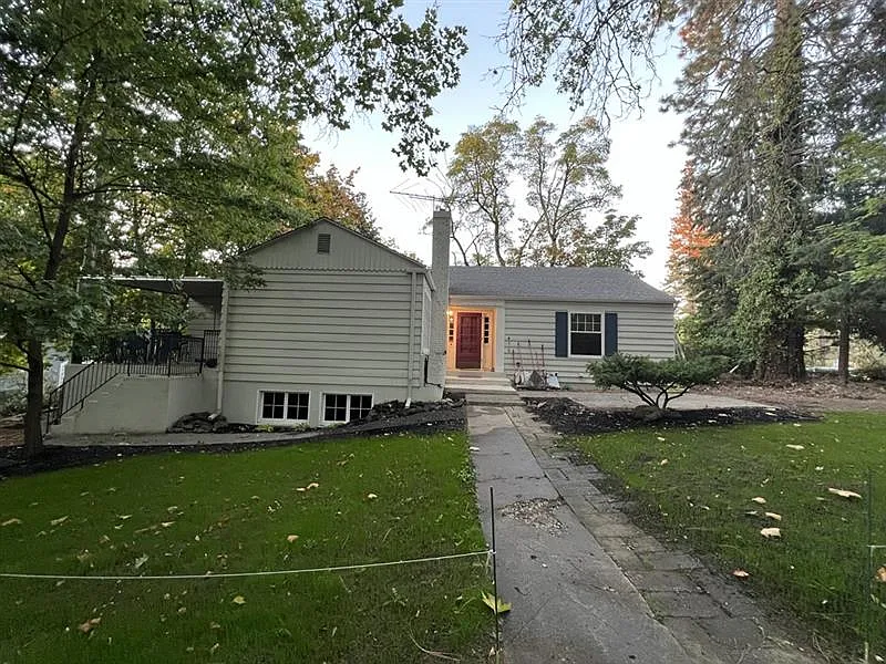 410 W Shoshone Pl — Photo 2