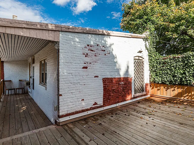 Roofdeck and porch.
