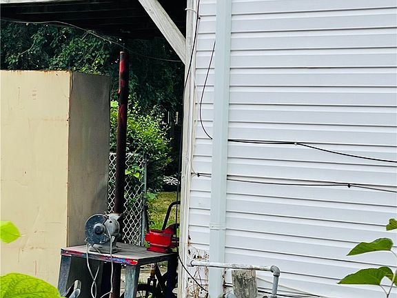 4th image of 158 Milandy St