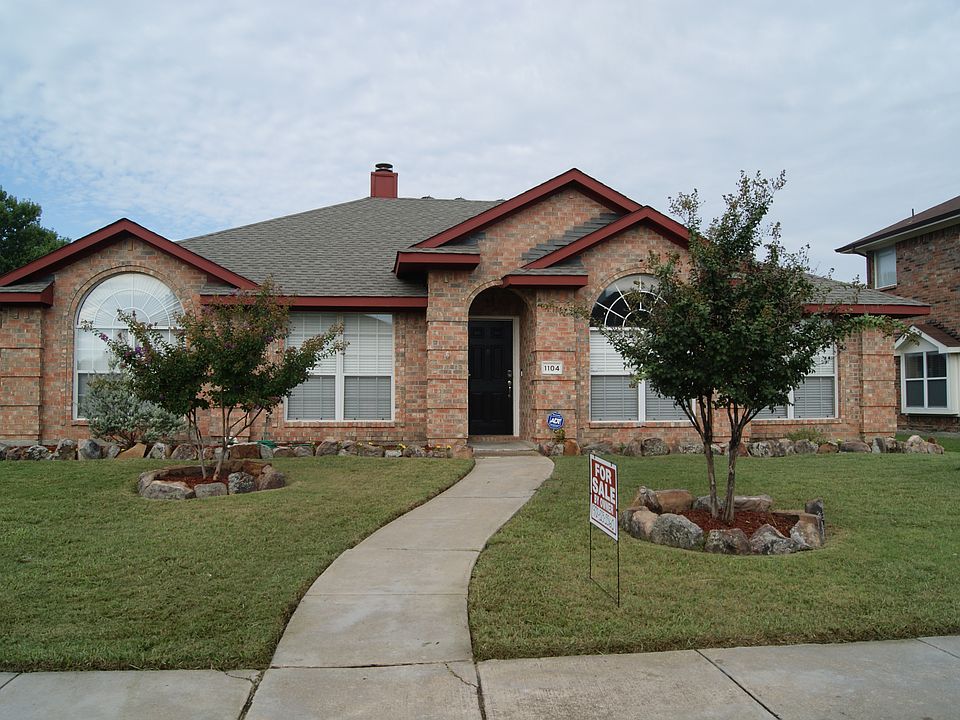 1st image of 1104 Hall Dr
