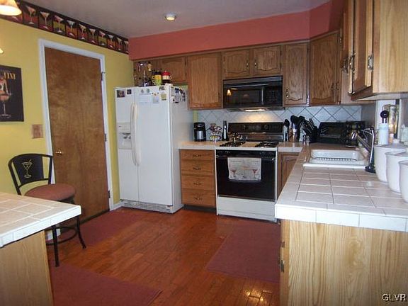 4th image of 1311 Howard Ln